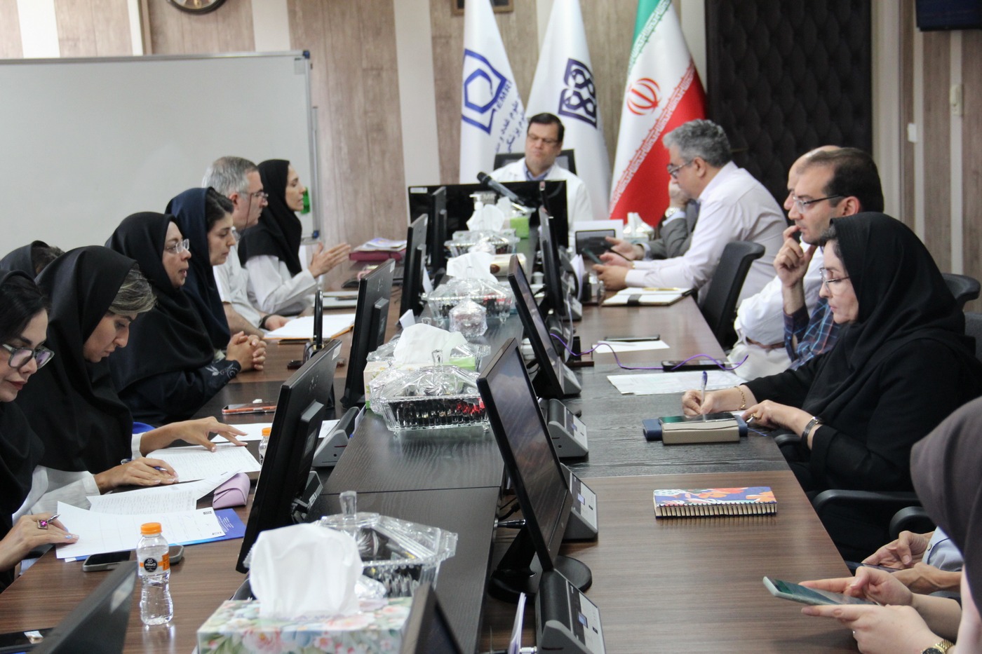 برگزاری جلسه بررسی پیشرفت پایان‌نامه‌های دانشجویان دکتری در پژوهشگاه علوم غدد و متابولیسم 